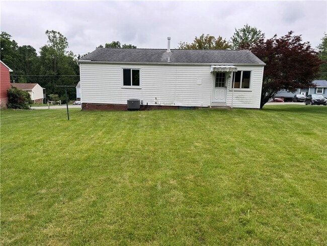 Building Photo - 111 Treeview Dr