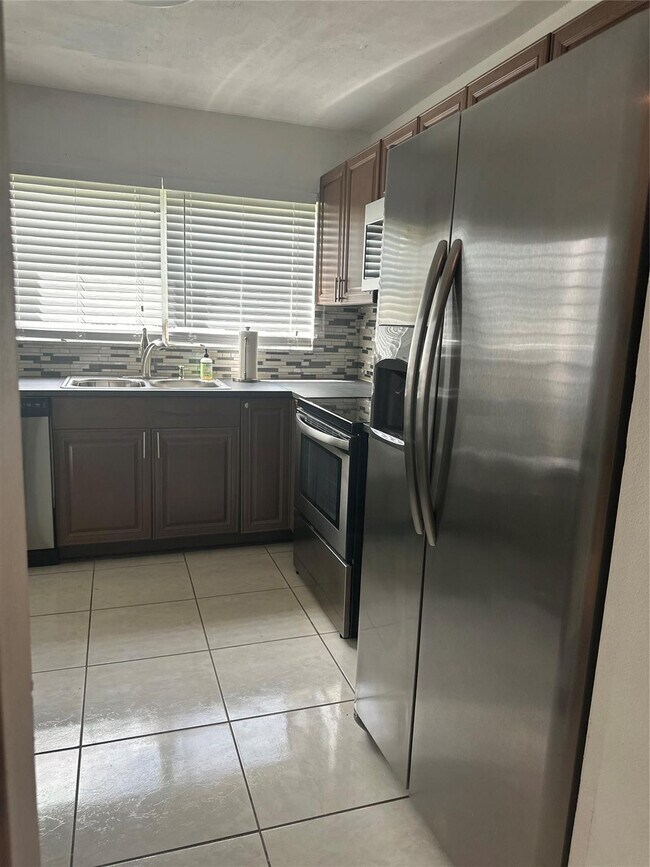 Building Photo - 4046 NW 19th St