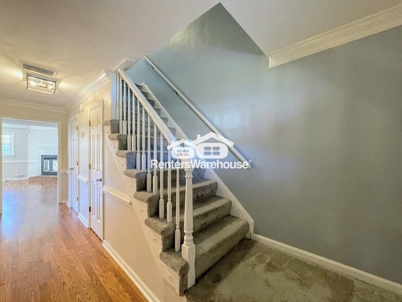 Building Photo - 447 San Roman Dr