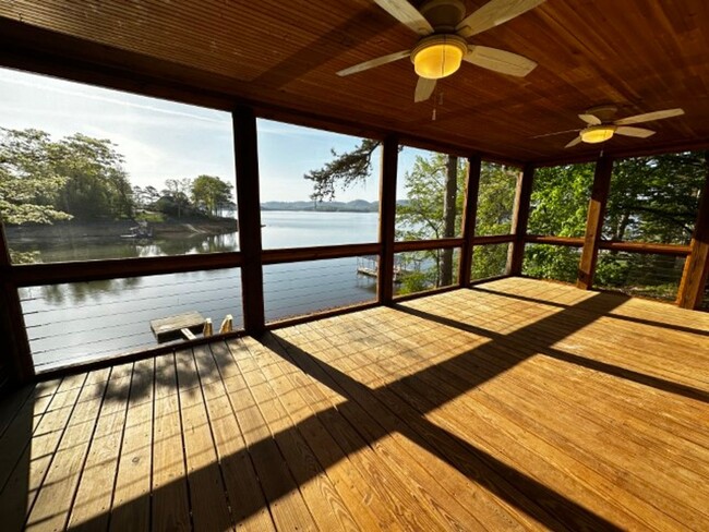 Building Photo - Quiet 3 bedroom/2 bath lake house with pri...