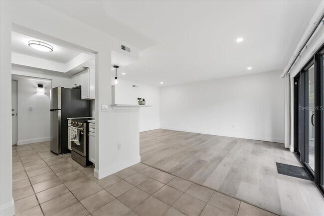 Building Photo - 11525 8th Way N