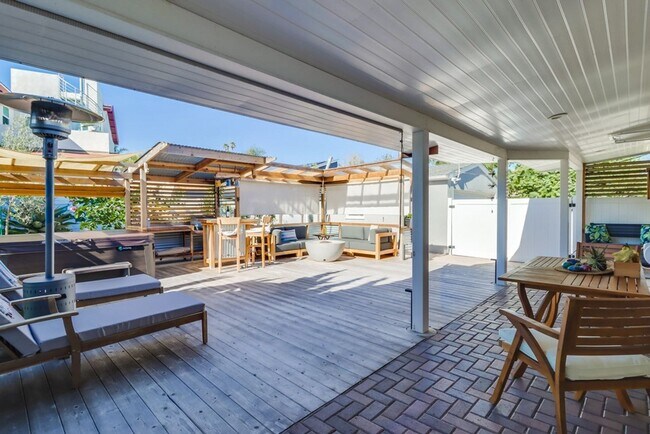 Building Photo - ***VACATION HOME AVAILABLE FROM MAY 15TH- OCTOBER 31ST*** MONTH TO MONTH