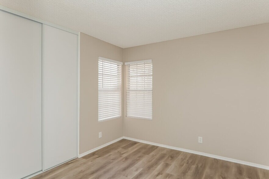 Building Photo - 4259 Hebron Dr