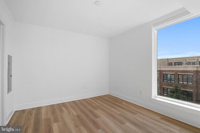 Building Photo - 701 N Henry St