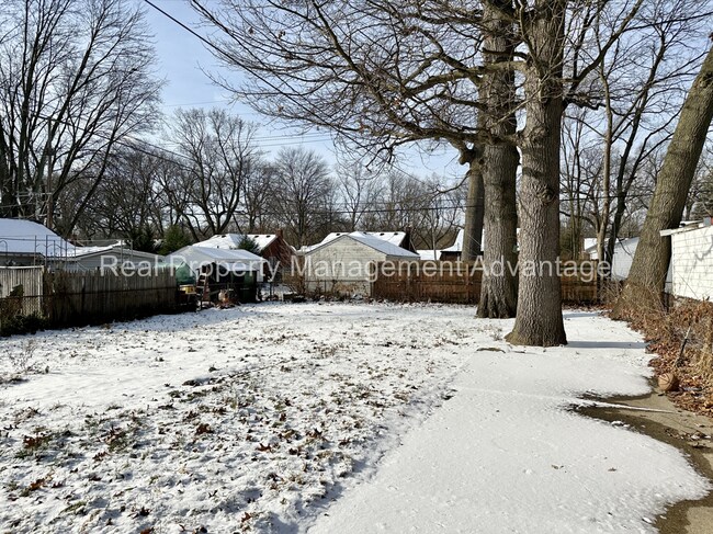 Building Photo - Fully Rebuilt 4-Bedroom Home with Spacious Backyard in Oak Park