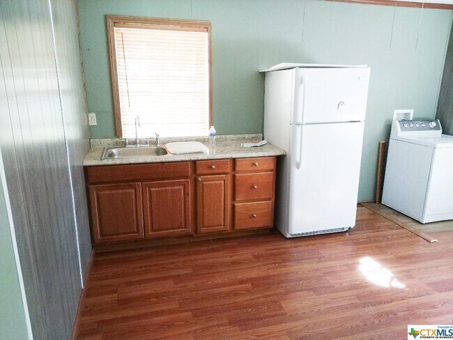 Building Photo - 2308 Lily Dr