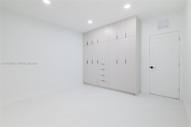 Building Photo - 5261 SW 89th Ave