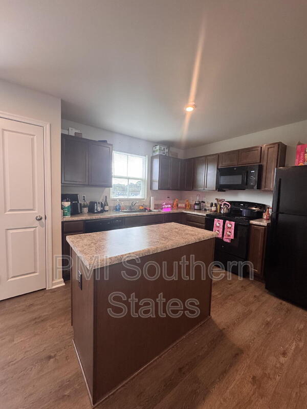 Building Photo - 926 Shakespeare Dr