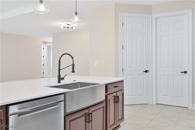 Building Photo - 2852 Royal Gardens Ave