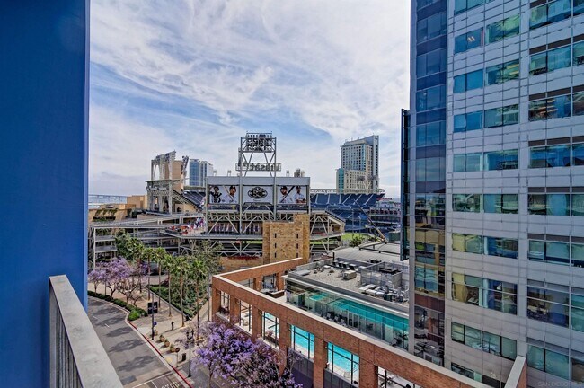 Building Photo - 321 Tenth Ave