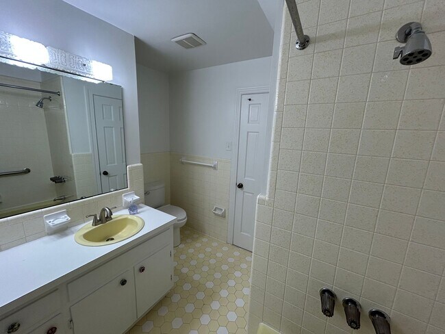 Building Photo - 5 Bed | 3.5 Bath House in Raleigh