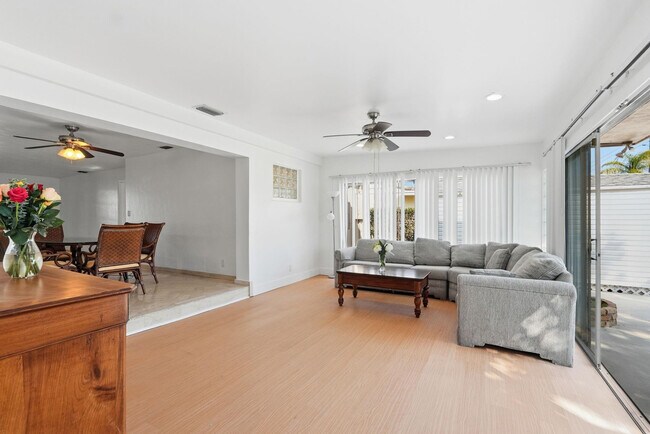 Building Photo - 218 SE 3rd Terrace