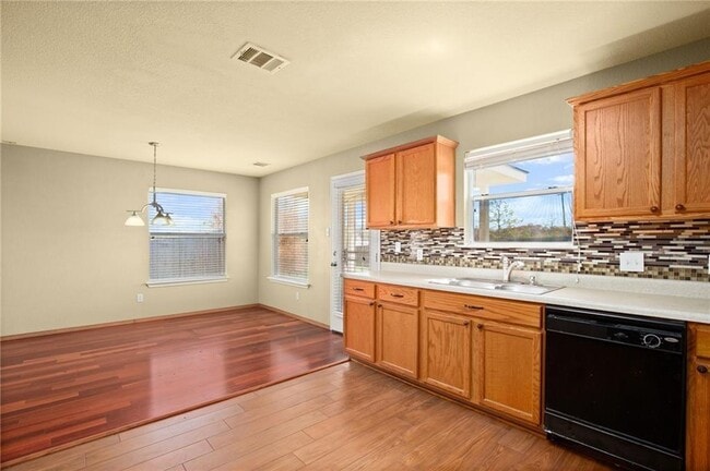 Building Photo - 1825 Golden Sunrise Ln