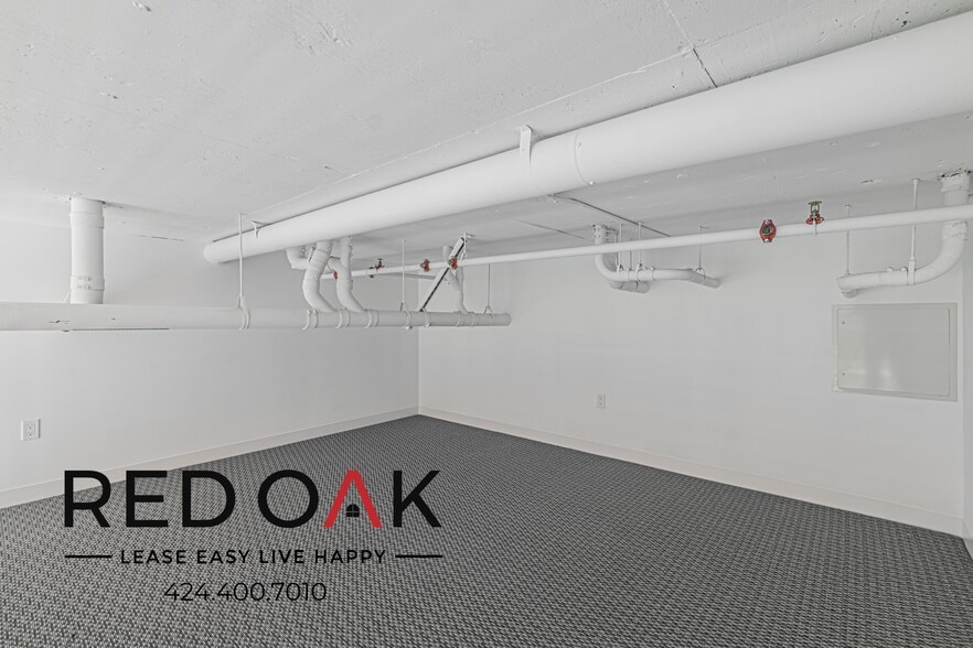 Building Photo - 1860 N Western Ave