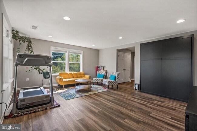 Building Photo - 43596 Mirror Terrace