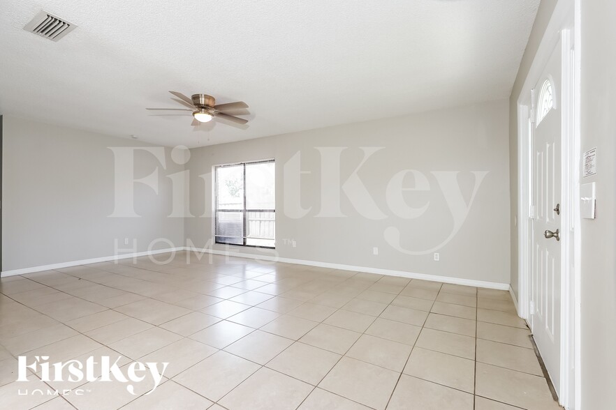 Building Photo - 438 SE Streamlet Ave