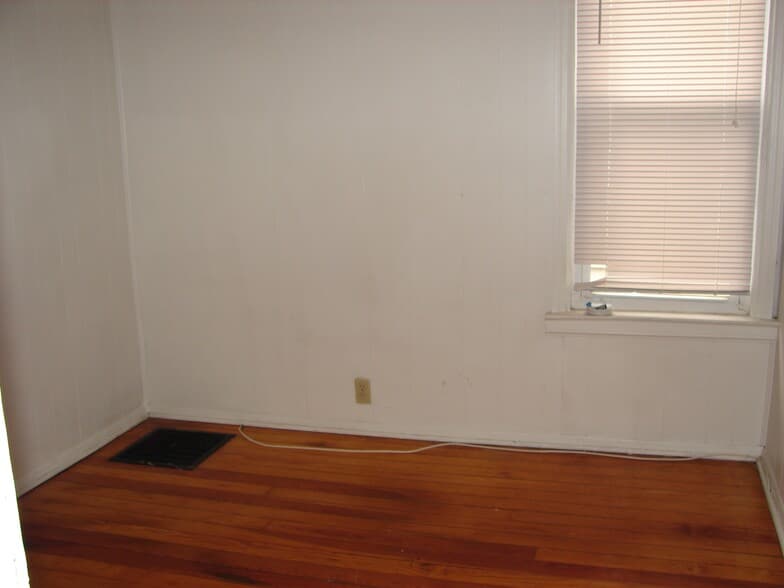 Building Photo - 1037 N Brandywine Ave