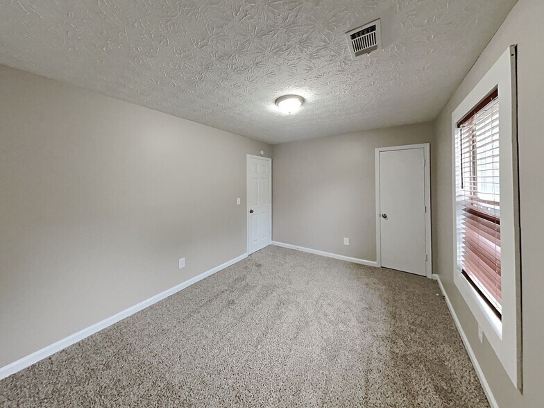 Building Photo - 3109 Aberdeen Way