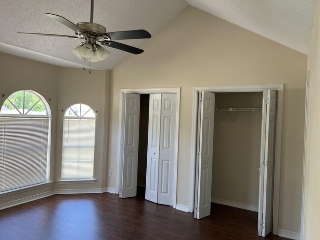 Building Photo - 102 Trace Loop