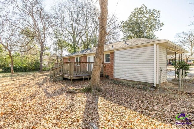 Building Photo - 718 Oakview Square