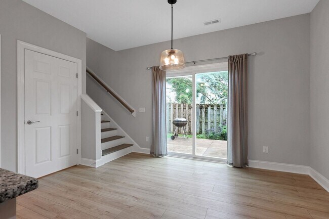 Building Photo - Spacious 3BR House in Wilmington - Newer C...