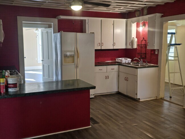 Building Photo - 505 Ave 2 NE