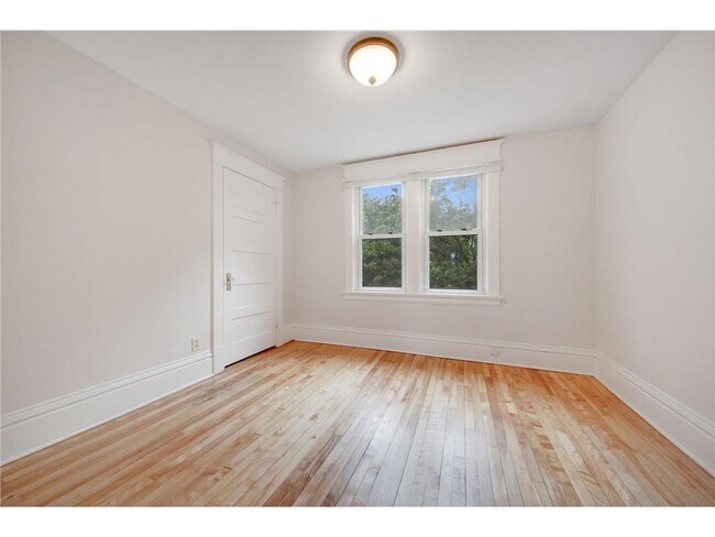 Building Photo - 804 Hawthorne Ave E