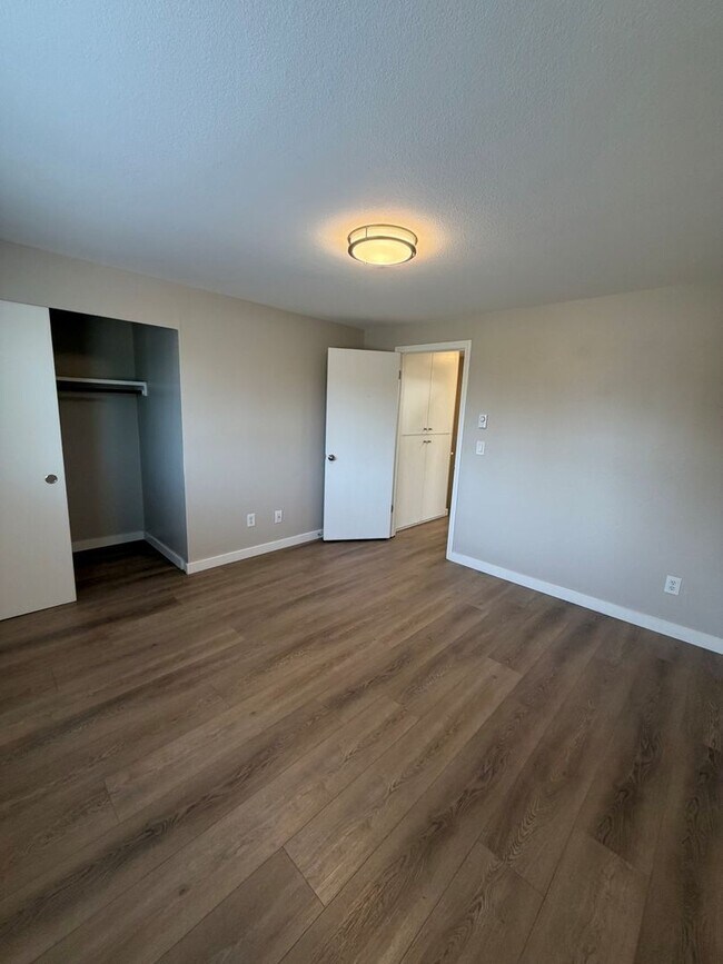 Building Photo - 6518 Elliott Way