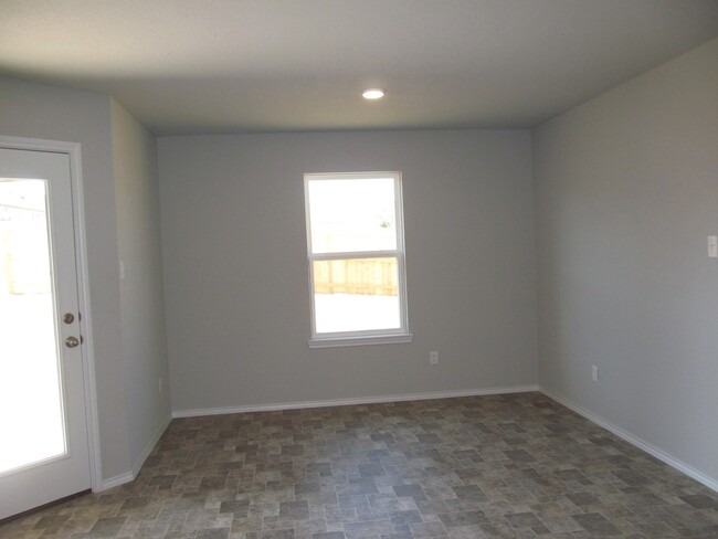 Building Photo - 3 BEDROOM, CONVENIENT TO SCOTT & WHITE