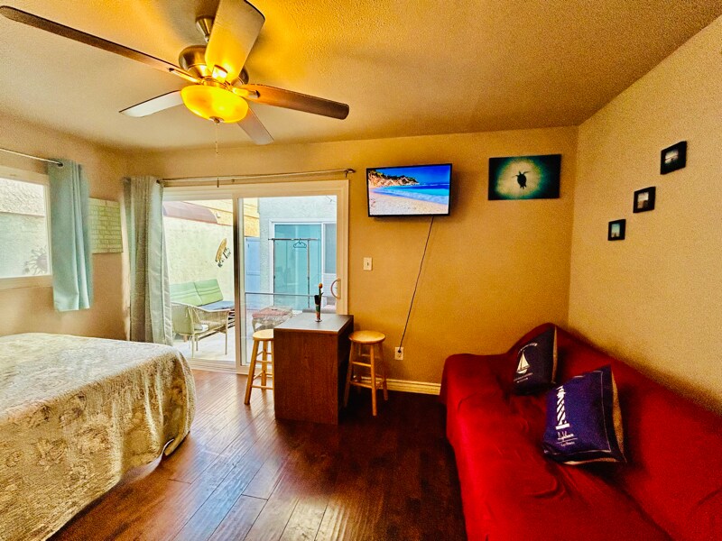 Building Photo - 604 17th St