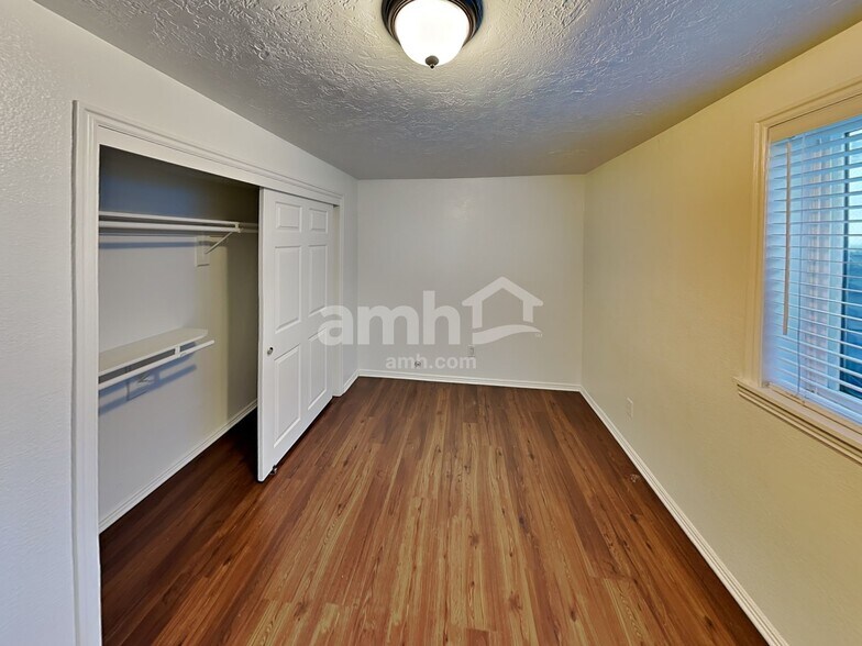 Building Photo - 1204 N 2525 W