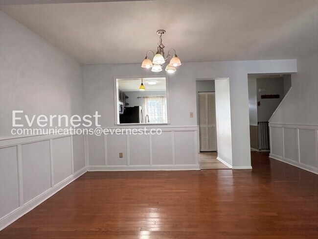 Building Photo - PROMO: Get $500 Off First Full Month’s Rent!/Spacious Town Home with Modern Amenities / 3 Beds & ...