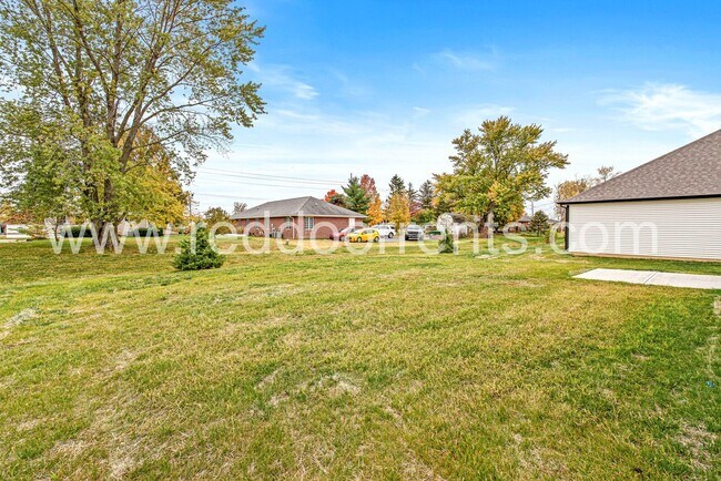 Building Photo - 2183 Warbler St