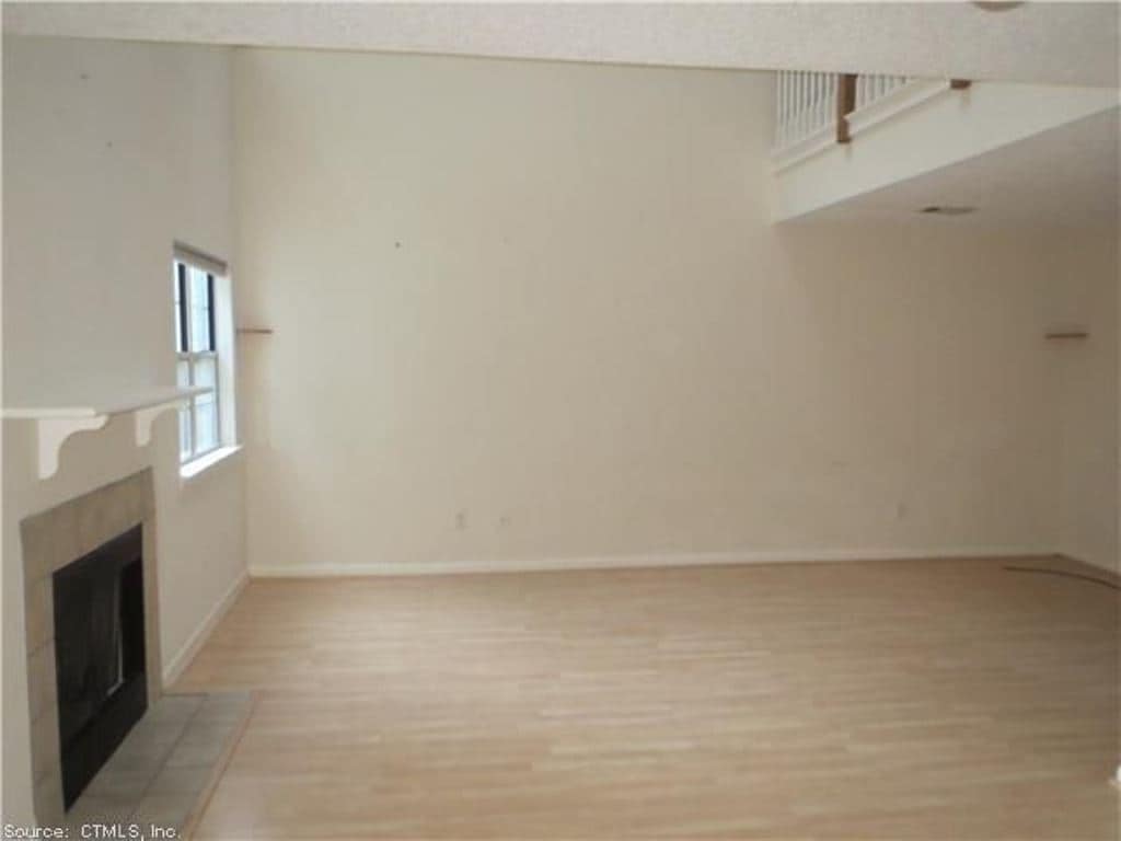 Building Photo - 105 The Mews