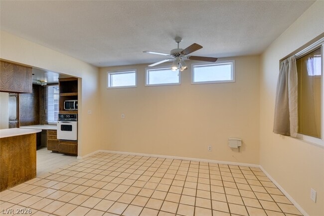 Building Photo - 5 Mallory St