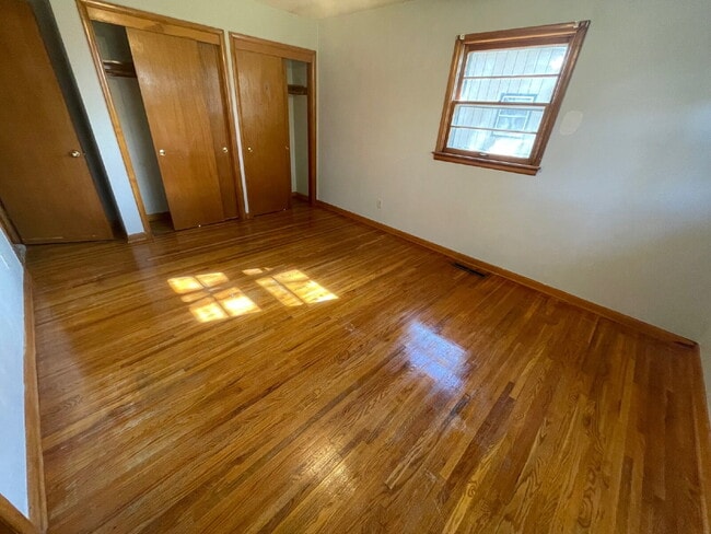 Building Photo - 957 N Redbarn Ln