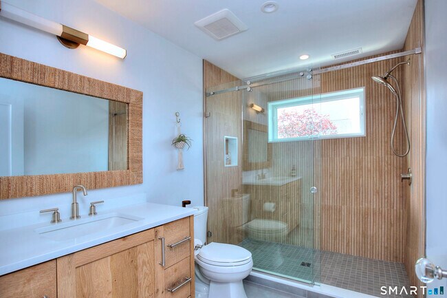 Building Photo - 26 Island Way