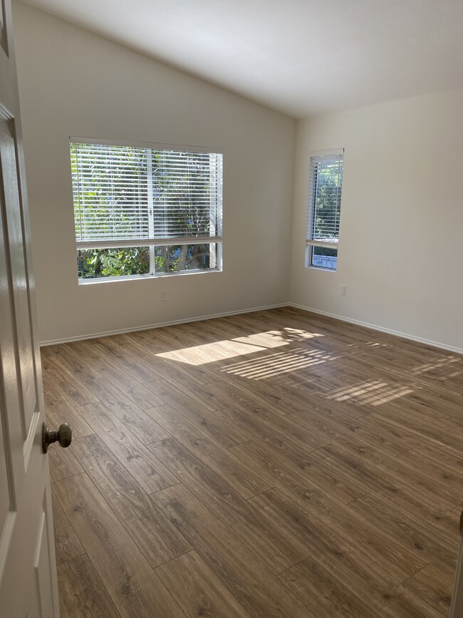 Building Photo - 2150 Lago Madero