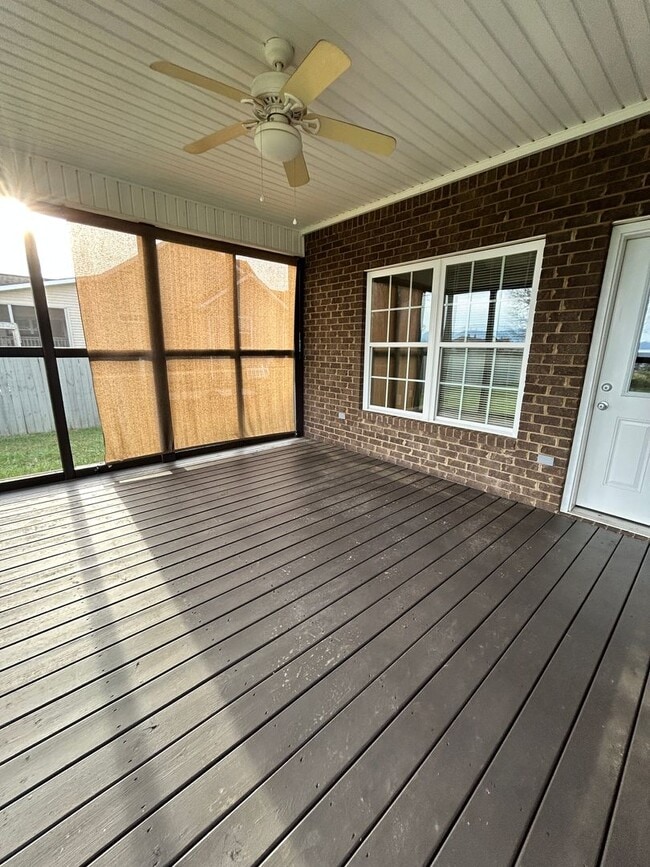 Building Photo - 310 Oak Vista Dr