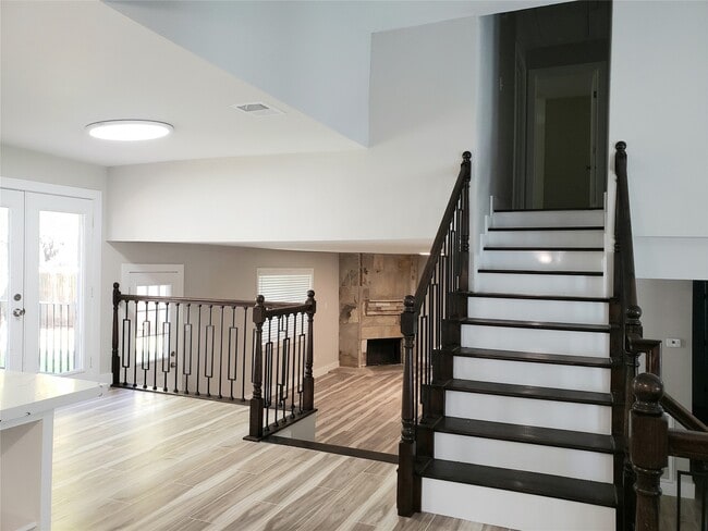 Building Photo - 3922 Green Crest Dr
