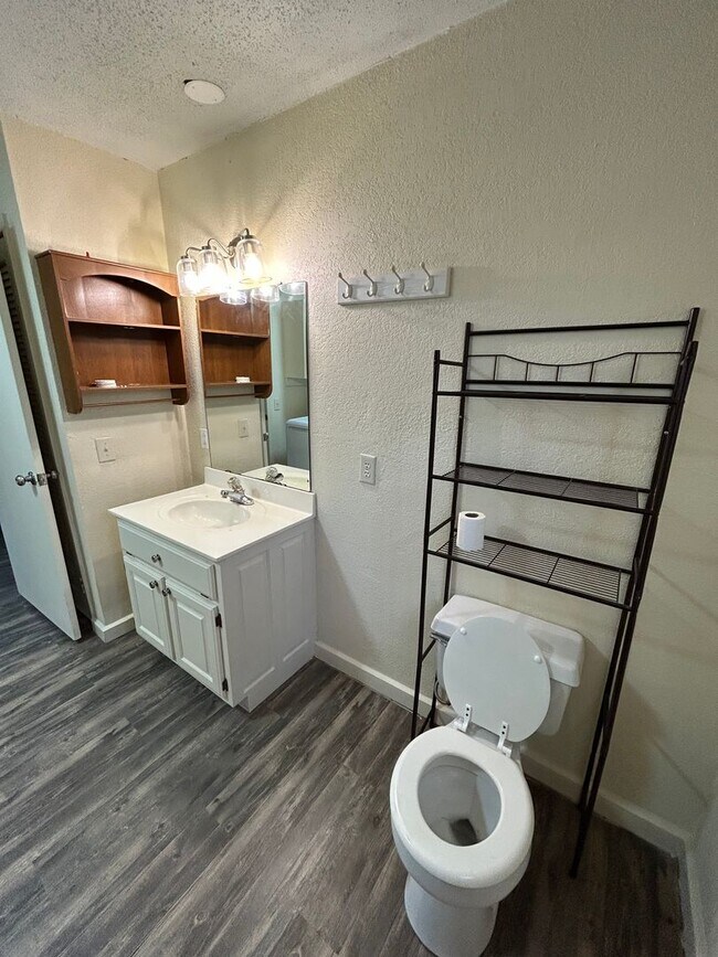 Building Photo - 1551 AR-247