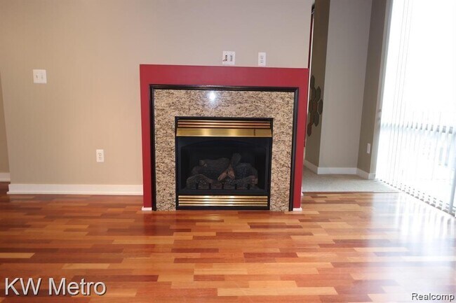 Building Photo - 350 N Main St