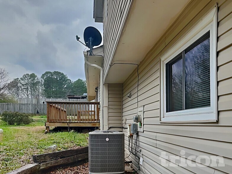 Building Photo - 103 Valley Rd