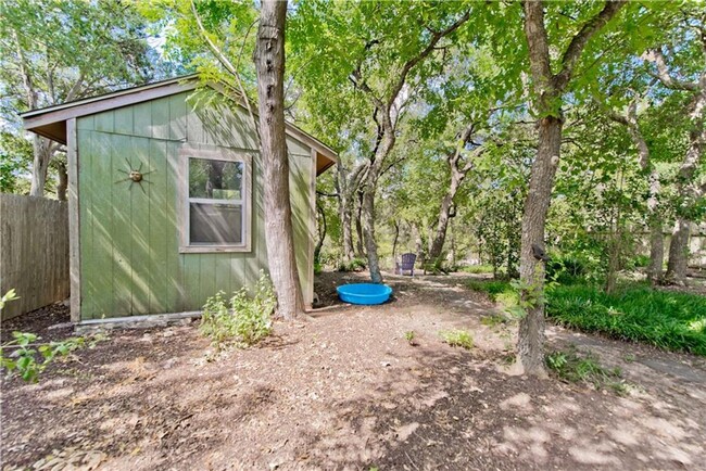 Building Photo - 605 Kingfisher Creek Dr - Nature lovers pa...