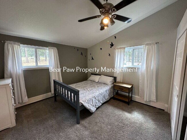 Building Photo - "Charming 3-Bedroom Retreat in Scenic Evergreen!