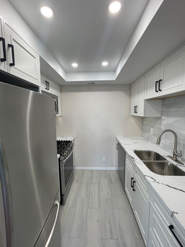 Building Photo - 228 S Esplanade St