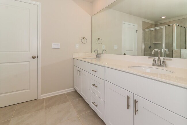 Building Photo - 512 Magnolia Dr