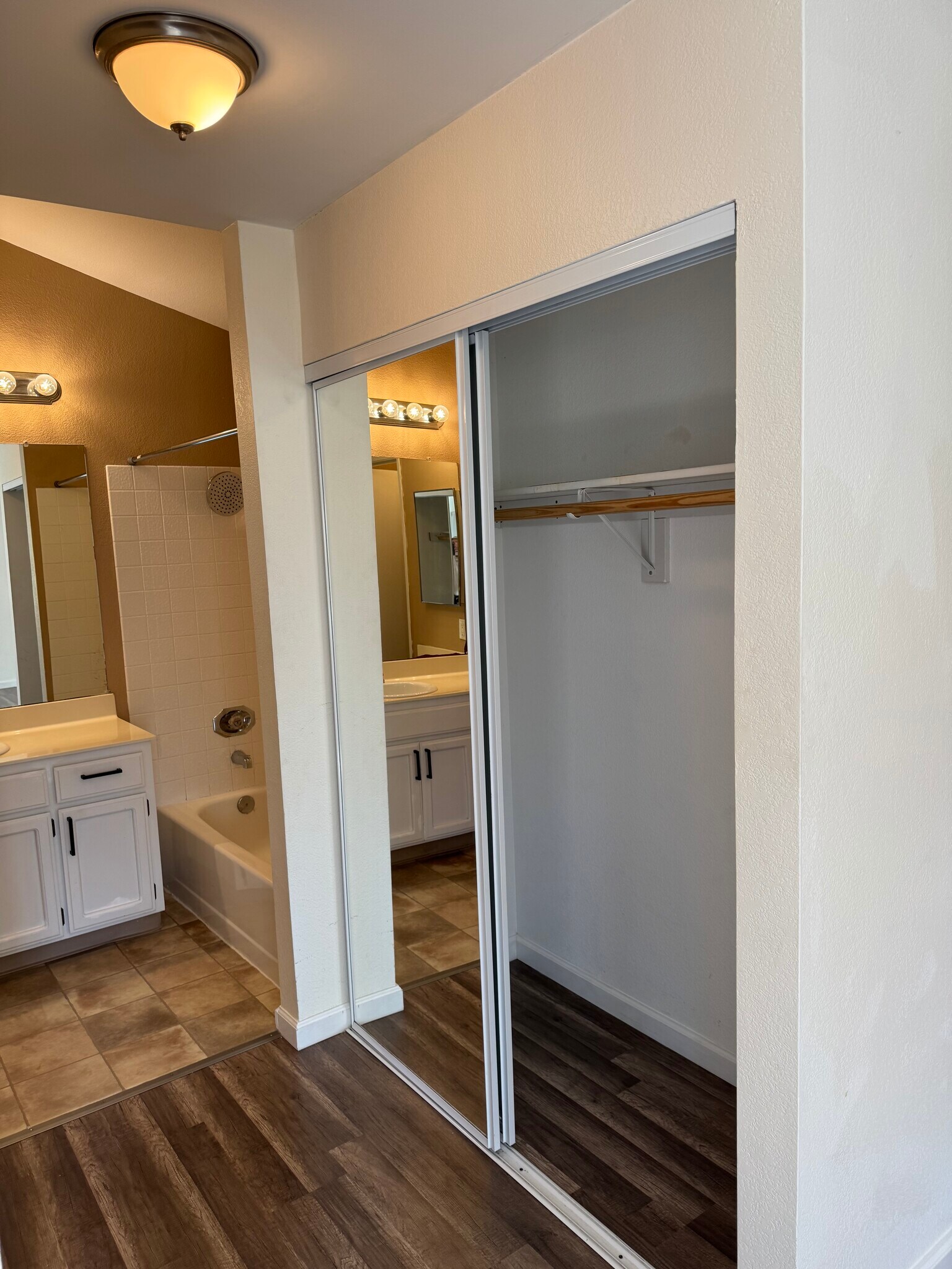 Building Photo - 206 Devonwood