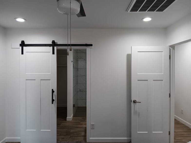 Building Photo - 2138 W Madison St