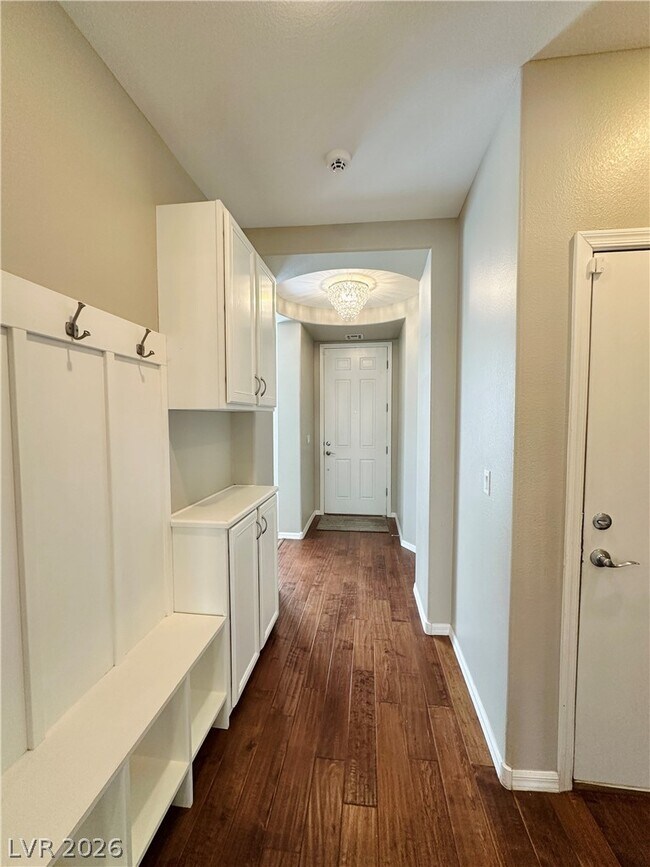 Building Photo - 956 Tafalla Ct